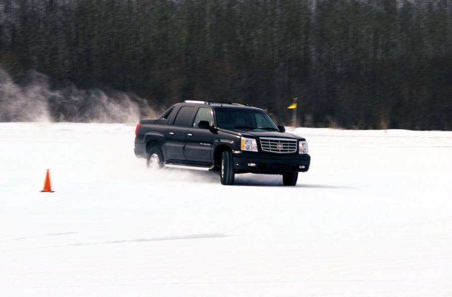  Cadillac Escalade EXT 2002 года  (фото 10 из 39)